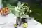 gedeckter Tisch mit Blumen